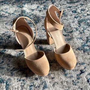 Tan suede pumps